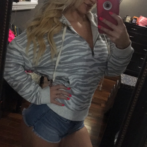 NWOT- beautiful American Eagle oversized sweater - Picture 1 of 5